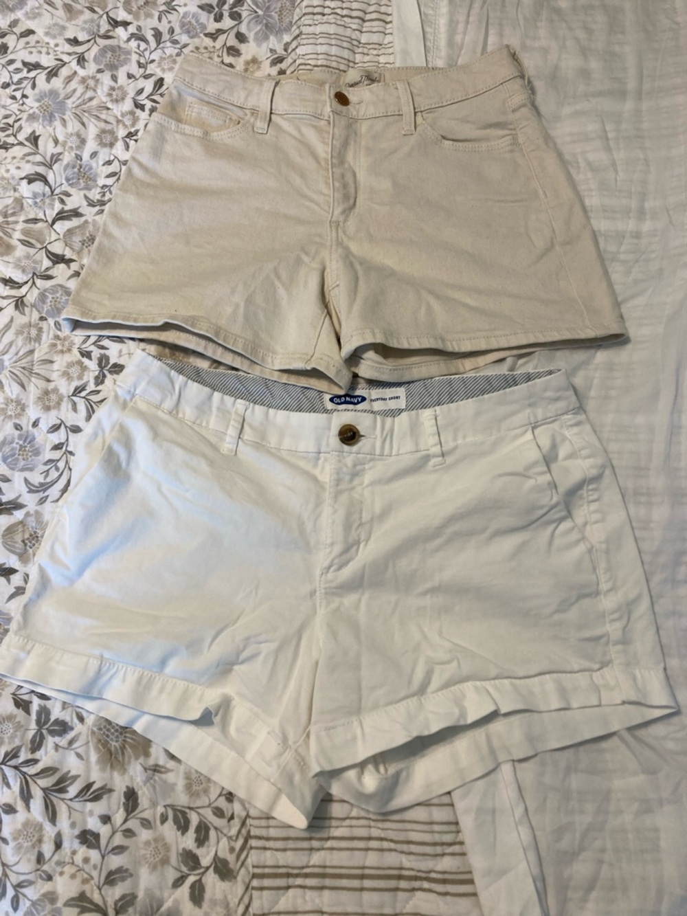 Two-Pair Women's Casual Shorts — Cream & White